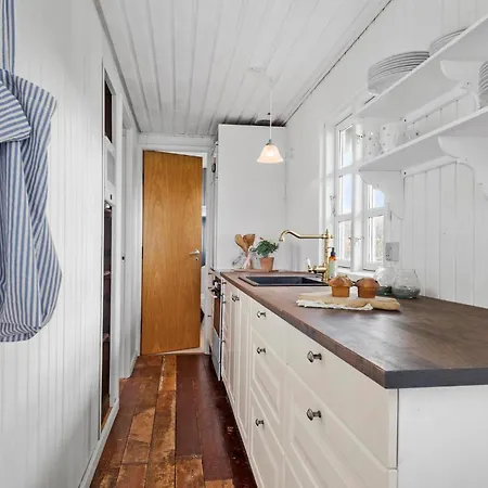 2 Bedroom Front In V *