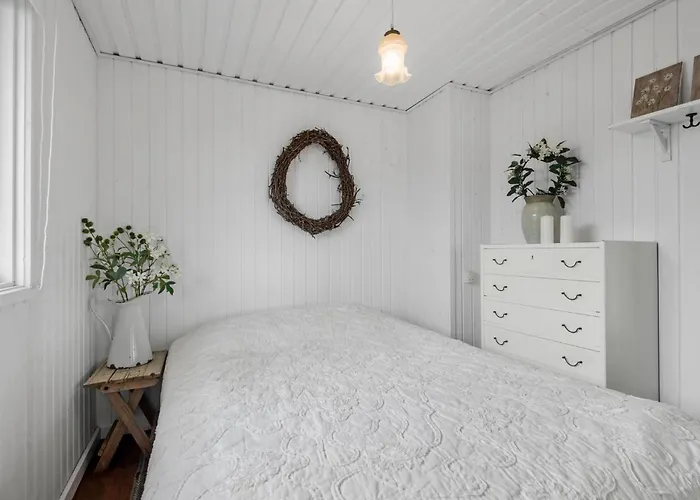 2 Bedroom Front In V